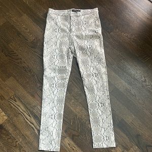 Snakeprint skinny pants